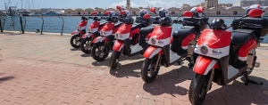 ACCIONA ofrece desde mediados de juilio en Gandía su servicio de motosharing, con una flota de 200 motos eléctricas de uso compartido que estarán disponibles las 24 horas del día.