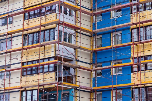 Wohnhaus wird saniert. Wärmedämmung Deutsche Bank: Las nuevas subvenciones y bonificaciones para rehabilitar viviendas