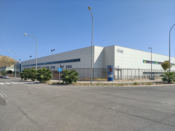 Cottés instala un sistema de ventiladores HVLS para mejorar la eficiencia energética del centro productivo de Famosa en Alicante