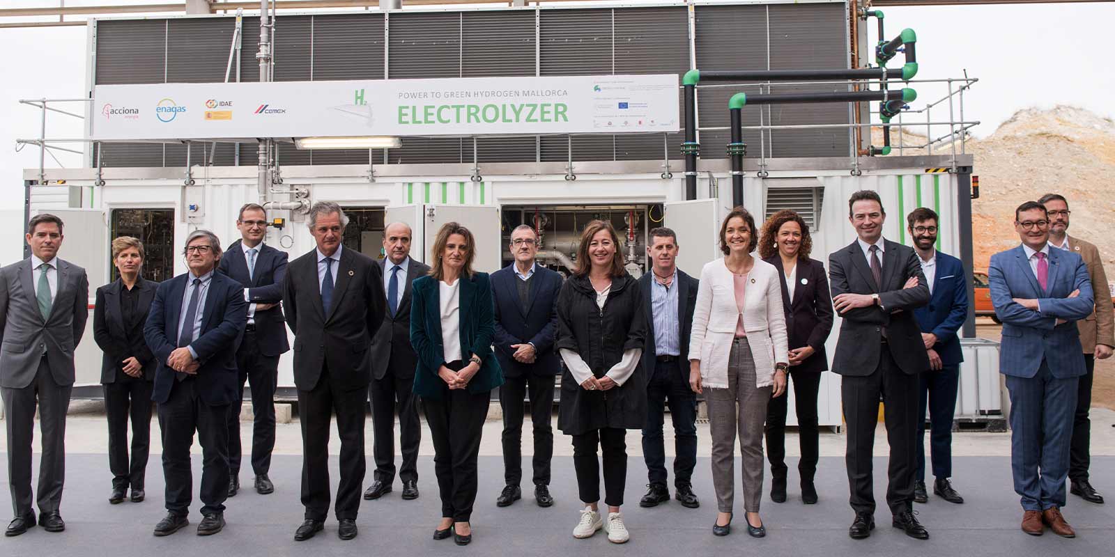 inauguracion-power-to-green-hydrogen-mallorca-acciona La vicepresidenta Teresa Ribera inaugura en Lloseta (Mallorca) la primera planta industrial de hidrógeno renovable de EspañaLa vicepresidenta Teresa Ribera inaugura en Lloseta (Mallorca) la primera planta industrial de hidrógeno renovable de España