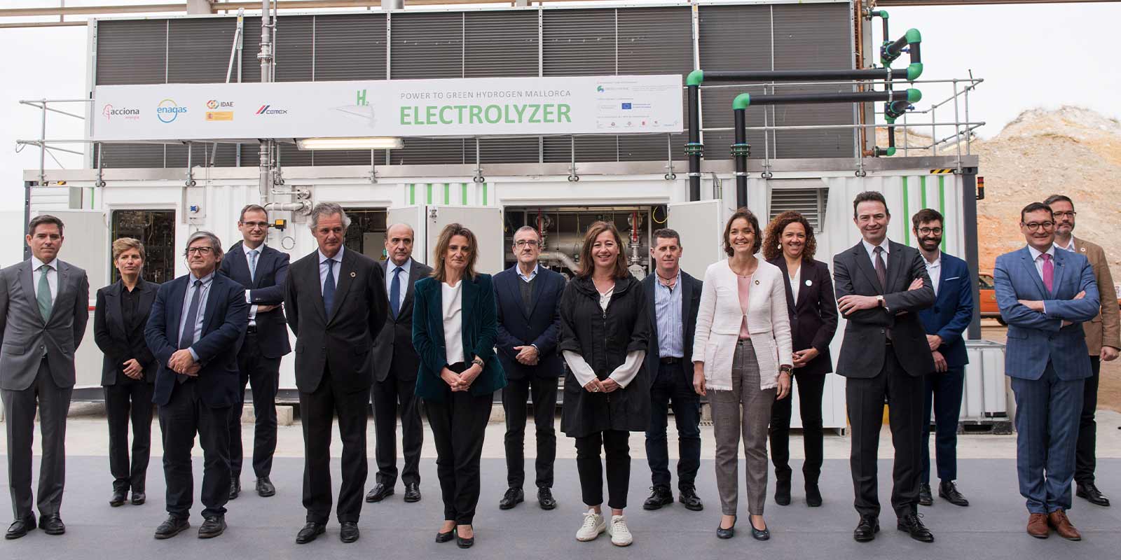 La vicepresidenta Teresa Ribera inaugura en Lloseta (Mallorca) la primera planta industrial de hidrógeno renovable de EspañaLa vicepresidenta Teresa Ribera inaugura en Lloseta (Mallorca) la primera planta industrial de hidrógeno renovable de España