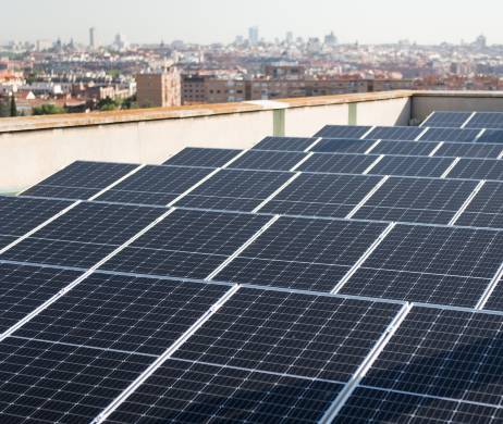 Instalación de paneles solares de Repsol Repsol y Telefónica España crean una joint venture para desarrollar el autoconsumo fotovoltaico