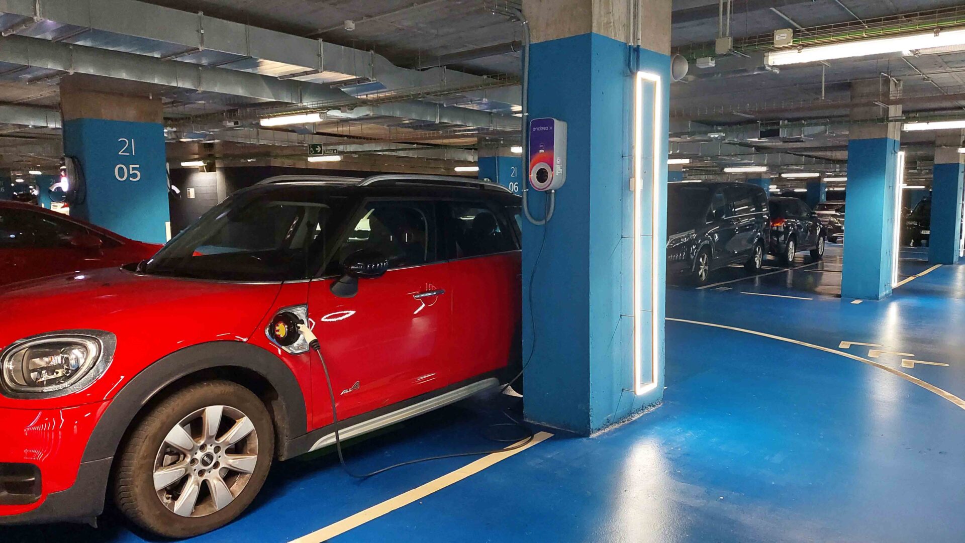 Nuevos-puntos-de-carga-para-coches-electricos-en-Ciudad-BBVA-1-1920×1081 BBVA y Endesa X Way se alían para facilitar la recarga de coches eléctricos en las sedes del banco en España