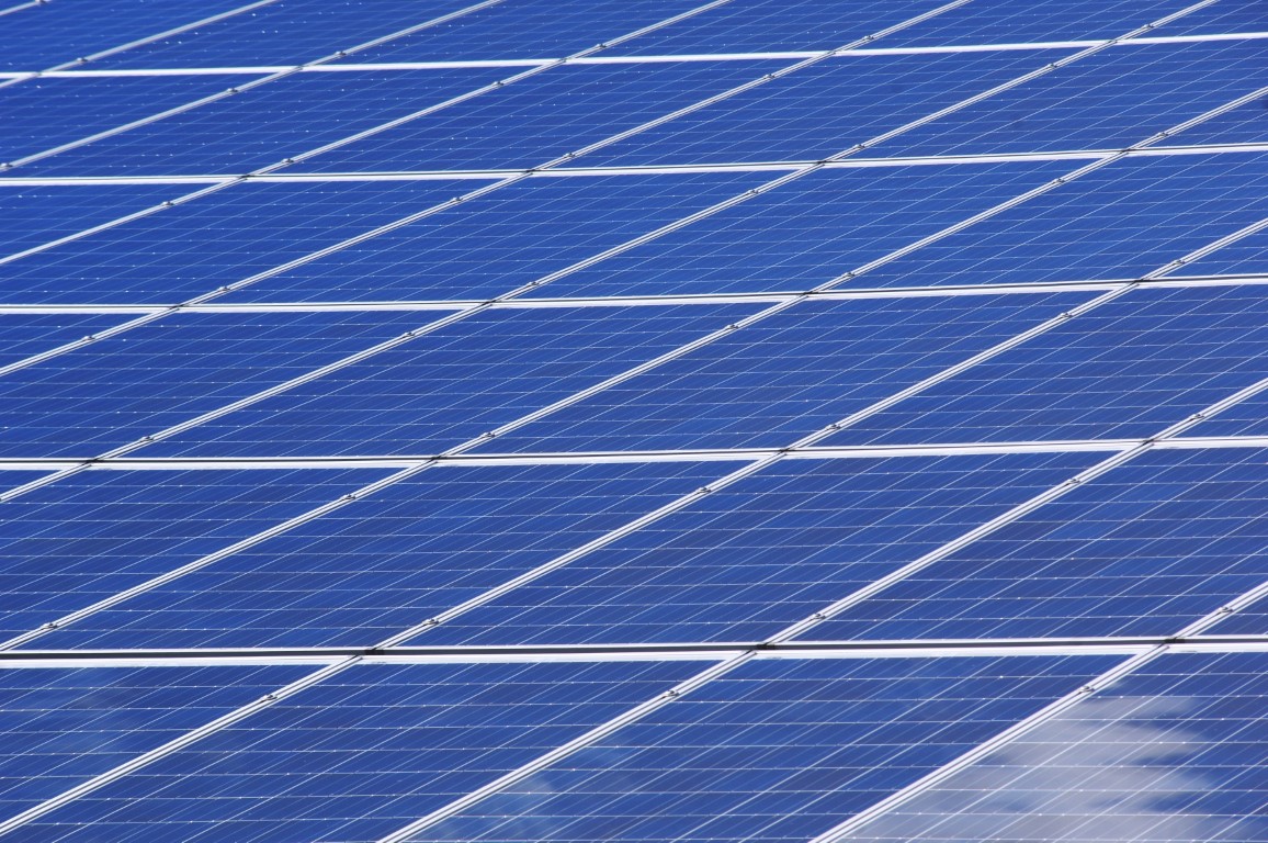 placas-Mediana Edison Next pone en marcha un proyecto fotovoltaico sobre cubierta en la planta de reciclaje de Plastipak en Toledo