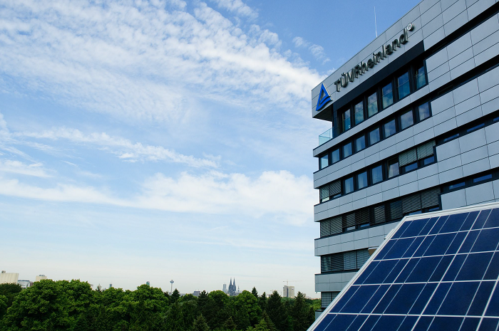 TÜV Rheinland apuesta por estaciones ITV más verdes con la instalación de placas solares