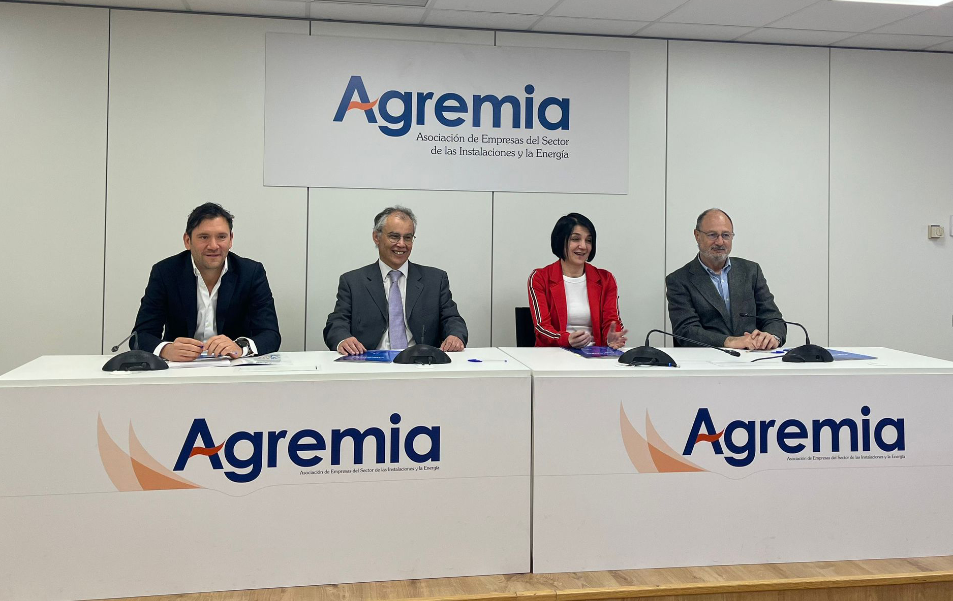 firma_renove_salas_23 Agremia, Fegeca, Nedgia y Madrileña Red de Gas han firmado el convenio para lanzar una nueva edición del Plan Renove