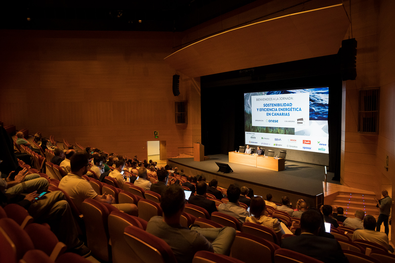 Profesionales de los sectores hotelero e industrial de Canarias acuden a las jornadas de ANESE para conocer las tecnologías más punteras para reducir su gasto energético