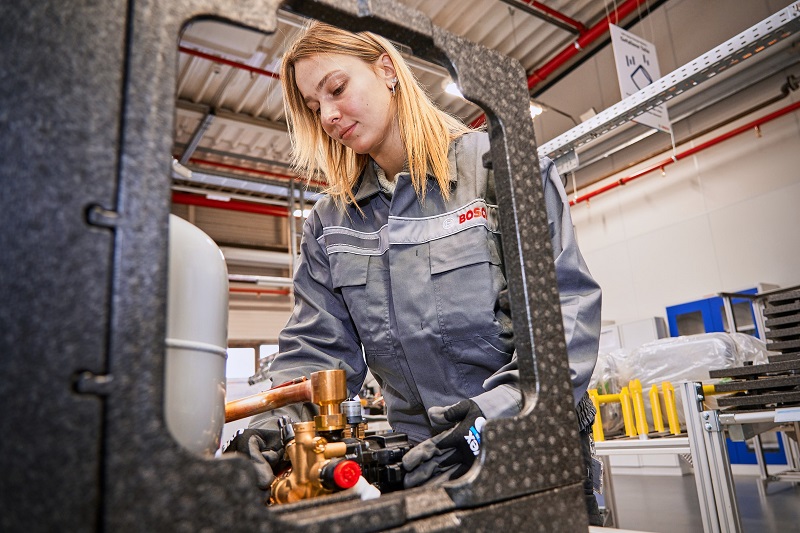 Bosch invertirá más de 1.000 millones de euros hasta final de década en la producción de bombas de calor Bosch invertirá más de 1.000 millones de euros hasta final de década en la producción de bombas de calor