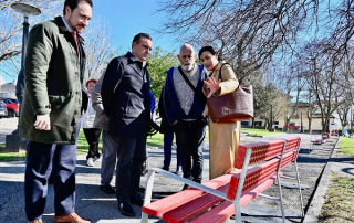 Banco Santander dona bancos