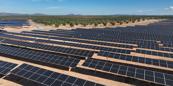 Acciona baterías extremadura ACCIONA Energía instala un sistema de almacenamiento con baterías en la Planta Fotovoltaica Extremadura I-II-III
