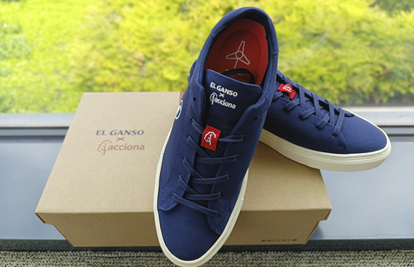 Acciona Energía y El Ganso ACCIONA Energía y El Ganso lanzan una nueva línea de zapatillas