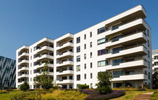 Cómo se preparan los edificios en España para el verano